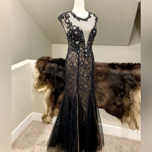 Custom Elegant and Sexy Floral Lace With Beads & Sequins Mermaid Gown - Picture 4 of 16